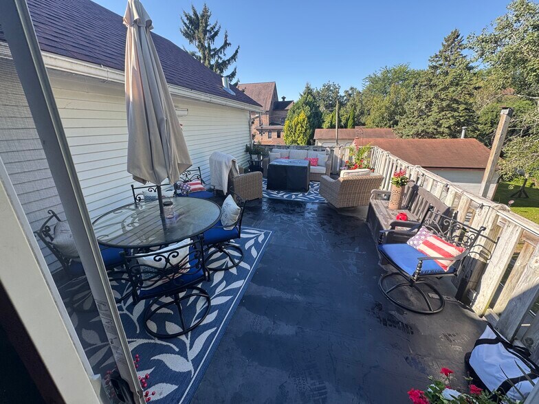 More Photos Of 215 W Main St, Marshall General Retail For Sale