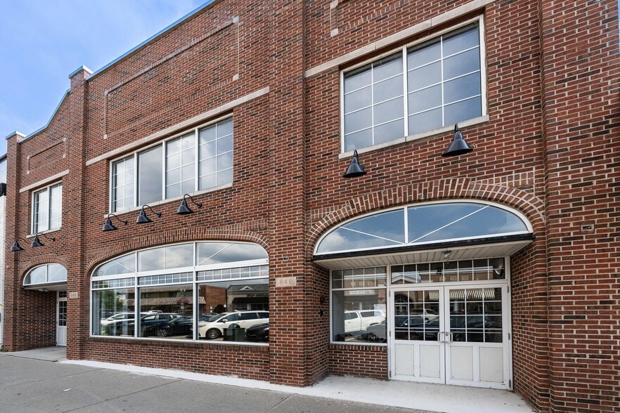 More Photos Of 846 Main St, Lake Geneva Storefront For Sale