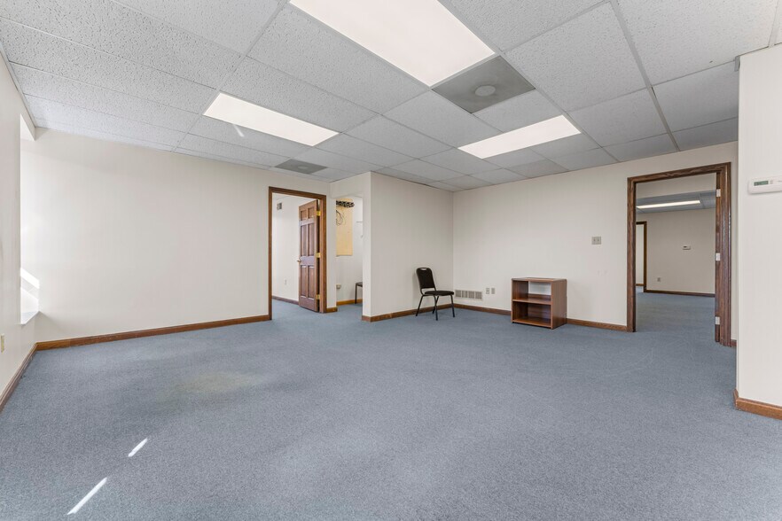 More Photos Of 600 Commerce Dr, Coraopolis Office Residential For Lease