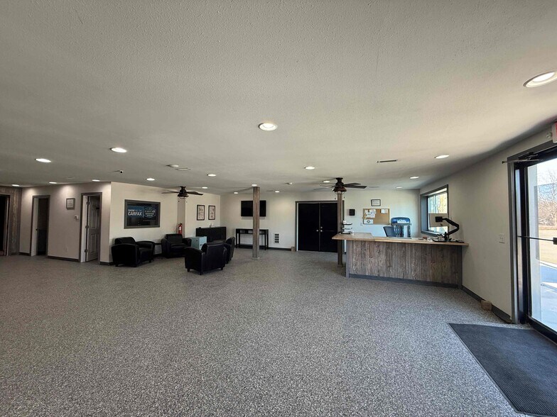 More Photos Of 209 Franklin St, Center Point Service Station For Sale