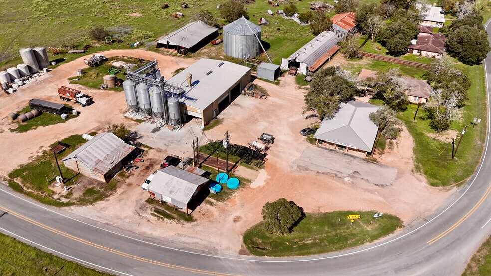 More Photos Of 5040 FM 1295, Moulton Specialty For Sale