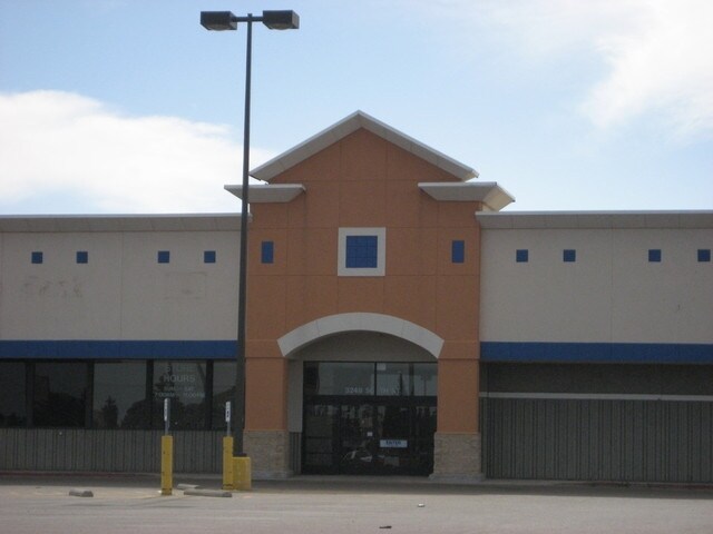 More Photos Of 3249 50th St, Lubbock Supermarket For Lease