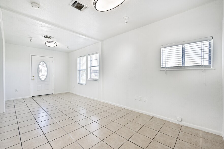 More Photos Of 5001 Luella Ave, Deer Park Office For Sale