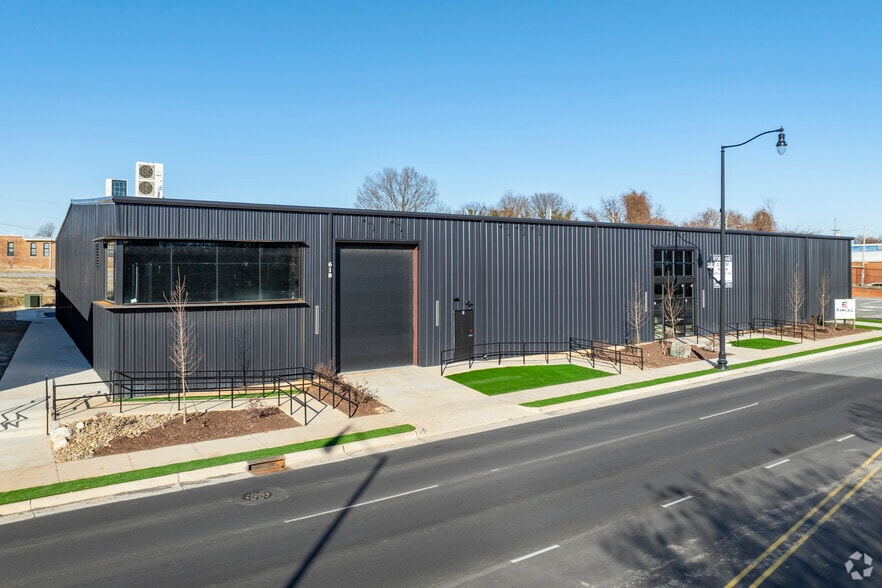 More Photos Of 618 Franklin Blvd, Gastonia Flex For Lease