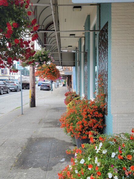 More Photos Of 114 N Lewis St, Monroe Freestanding For Sale