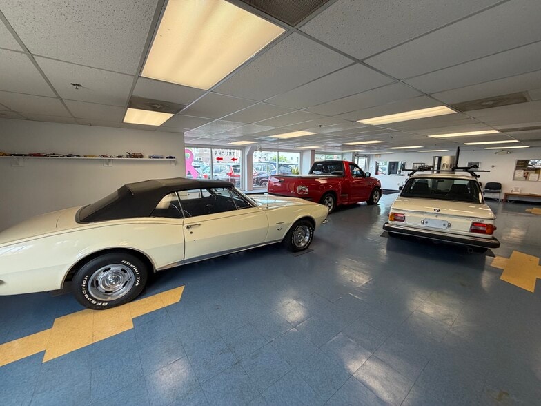 More Photos Of 106 W Broad St, Pawcatuck Auto Dealership For Sale