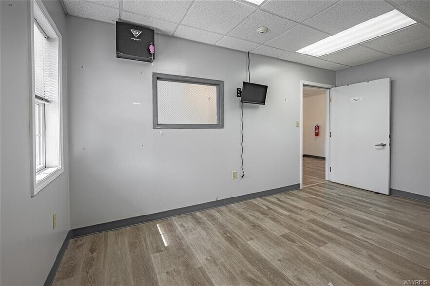 More Photos Of 6115 1st St, Newfane Office For Sale