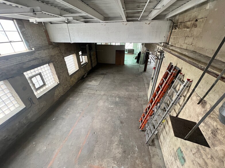 More Photos Of 1032-1038 12th Ave, Grafton Flex For Lease