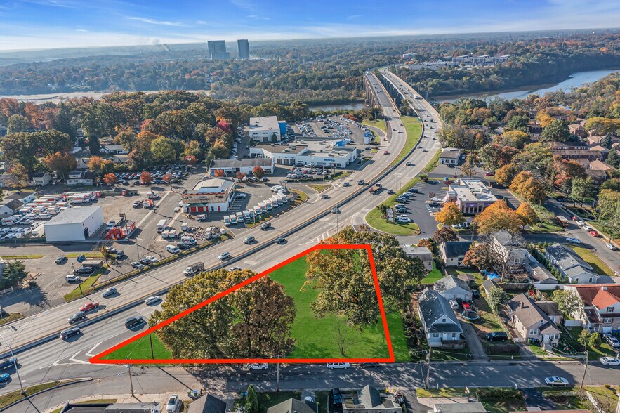 More Photos Of 44 Edmund St, Edison Land For Lease