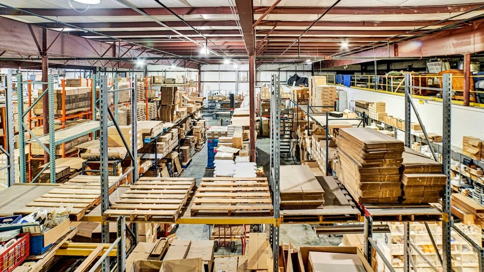 More Photos Of 961 N Main St, Mansfield Warehouse For Lease