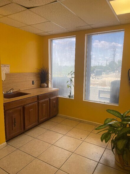 More Photos Of 1075-1091 Sunset Strip, Fort Lauderdale Office For Sale