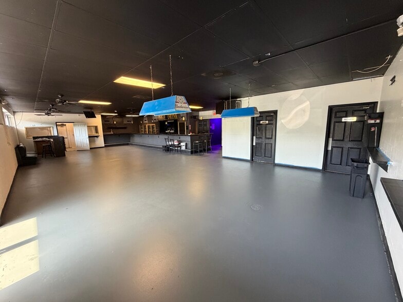 More Photos Of 2986-2990 S Sanford Ave, Sanford Freestanding For Lease