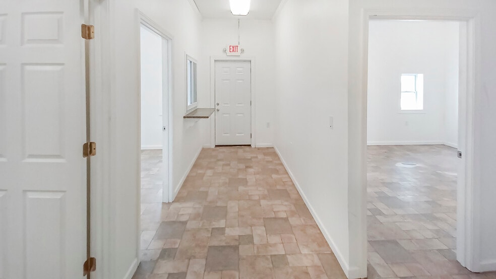 More Photos Of 605 Railroad St, Dupo Warehouse For Lease