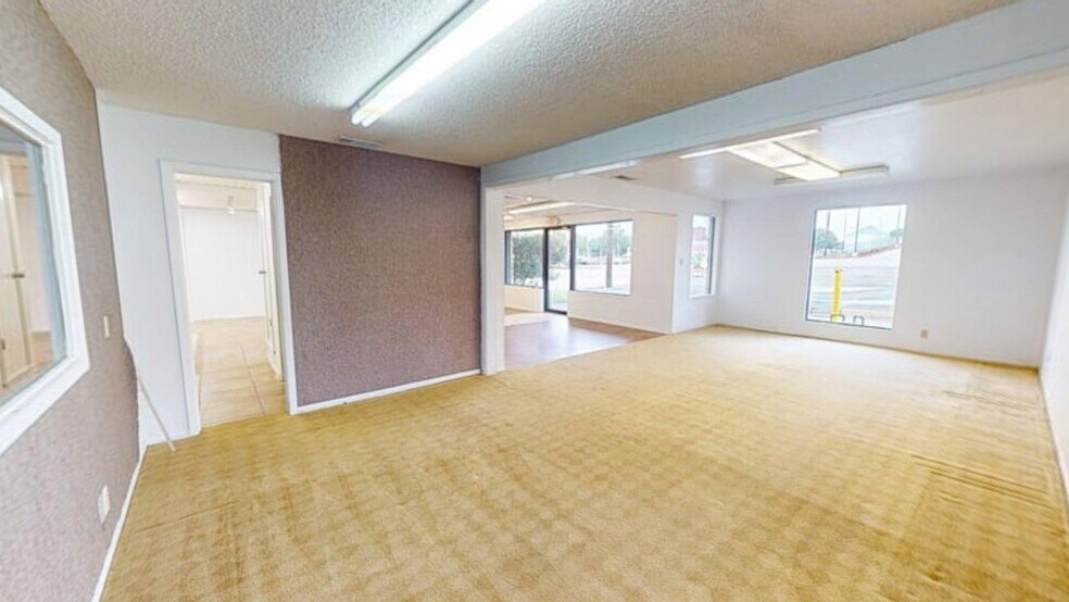 More Photos Of 1602 FM 1431, Marble Falls Showroom For Sale