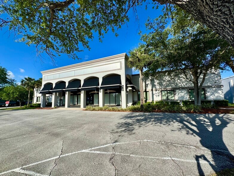 Primary Photo Of 298 S Yonge St, Ormond Beach General Retail For Lease