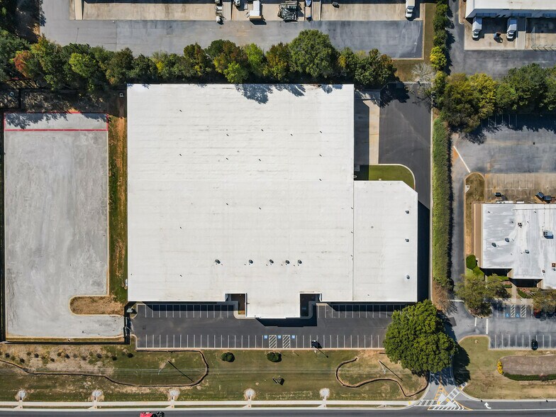 More Photos Of 401 Thornton Rd, Lithia Springs Distribution For Lease