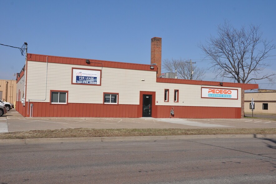 Primary Photo Of 201 W 4th St, Monticello Freestanding For Lease