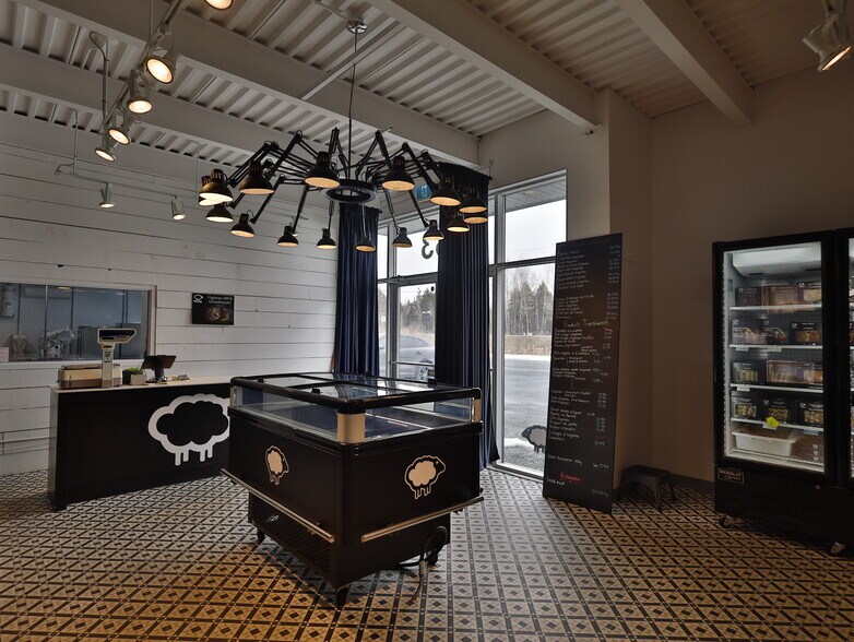 More Photos Of 333 Ch Brosseau, Cowansville Industrial For Lease