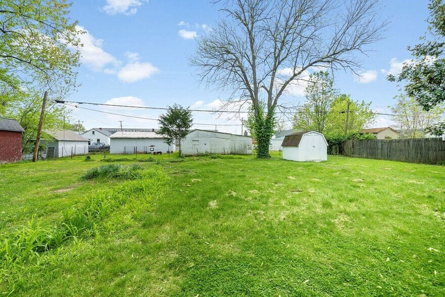 More Photos Of 2550 Broadway St, New Albany Apartments For Sale