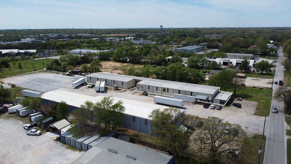 More Photos Of 153 W County Line Rd, Springdale Warehouse For Lease