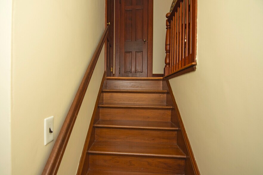 More Photos Of 8789 Seneca Trail South, Ronceverte Office For Sale