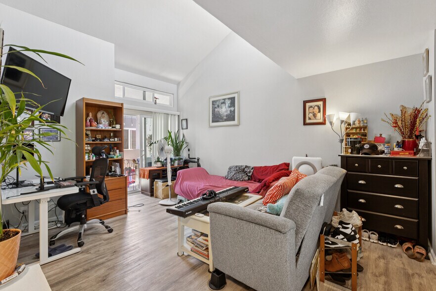 More Photos Of 1411 Oxford St, Redwood City Apartments For Sale
