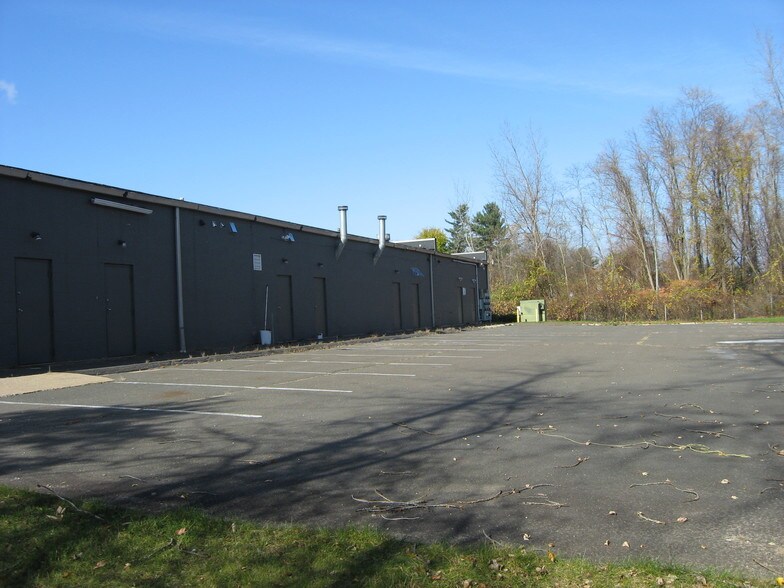 More Photos Of 1173 Queen St, Southington Freestanding For Sale