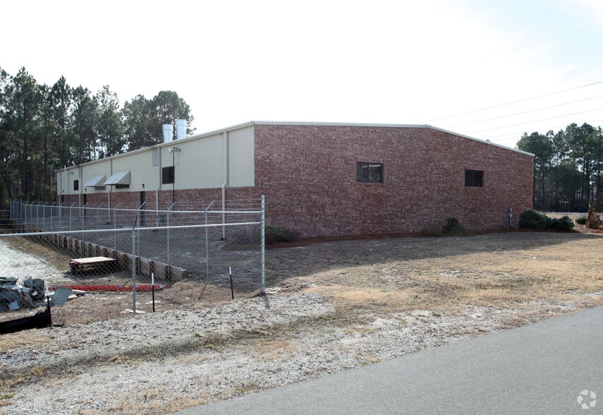 More Photos Of 2005 Corporate Dr S, Wilmington Warehouse For Lease