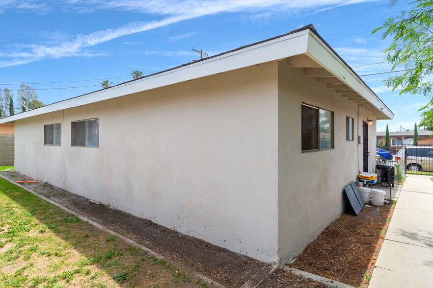 More Photos Of 412 W Ramona Dr, Rialto Multifamily For Sale