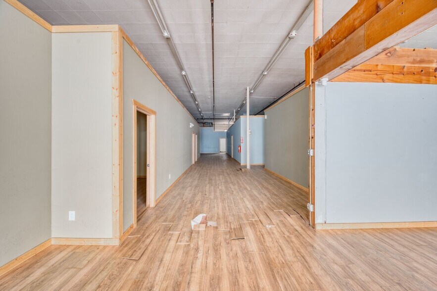 More Photos Of 326 Chestnut St, Virginia Storefront Retail Office For Sale