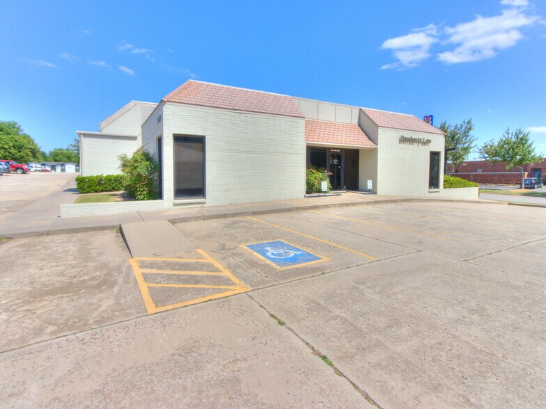 More Photos Of 2425 Wilcox Dr, Norman Office For Sale