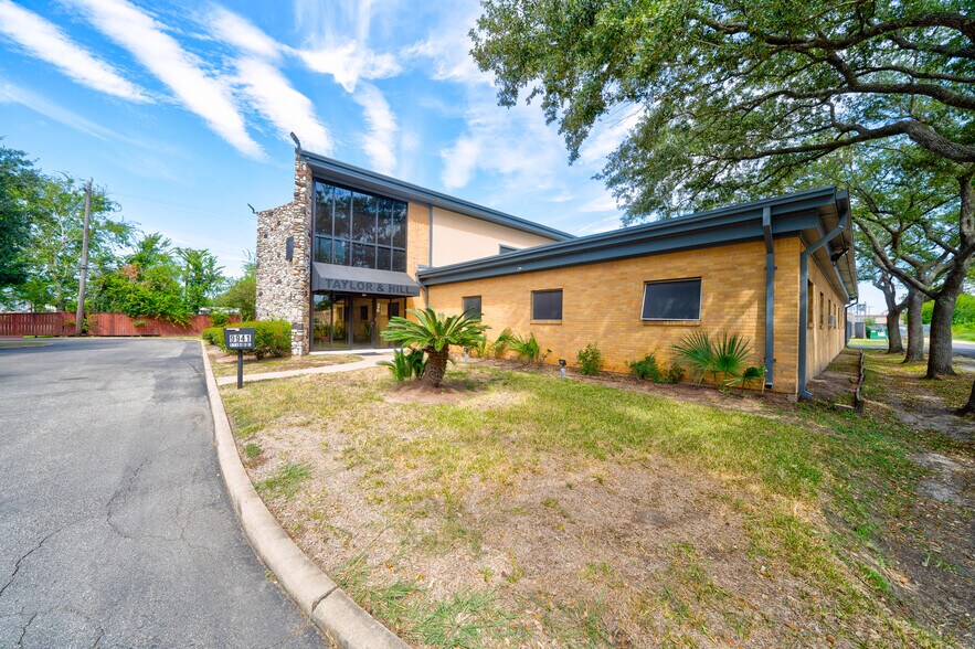 More Photos Of 9941 Rowlett Rd, Houston Medical For Lease