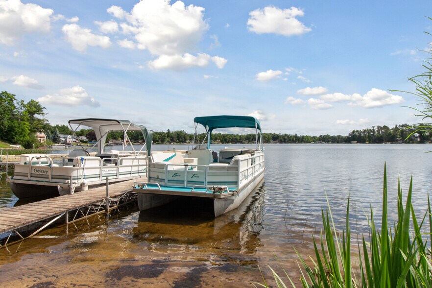 More Photos Of 4998 Main Ext, Long Lake Hospitality For Sale