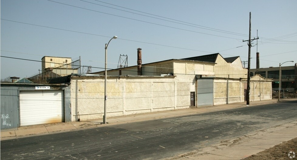 More Photos Of 2748 N 32nd St, Milwaukee Warehouse For Sale