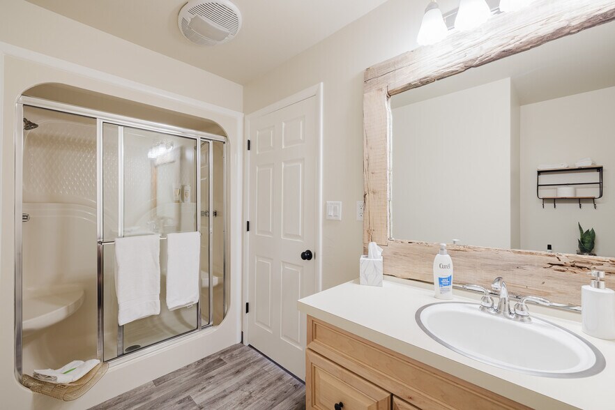 More Photos Of 925 Lamoille Hwy, Lamoille Hotel For Sale