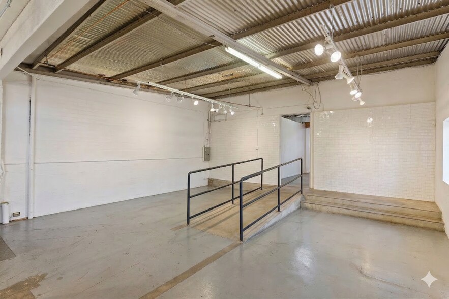 More Photos Of 383 N Indian Canyon Dr, Palm Springs Freestanding For Sale