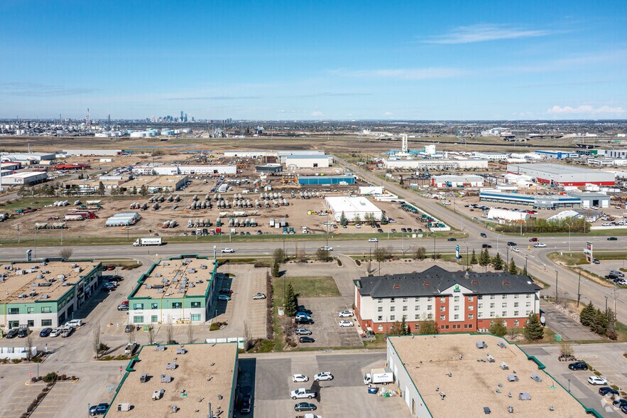 More Photos Of 11 Portage Ln, Strathcona County Hotel For Lease