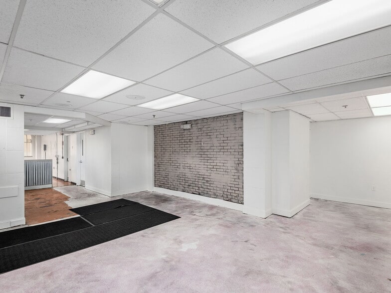 More Photos Of 22 S Pack Sq, Asheville Office For Lease