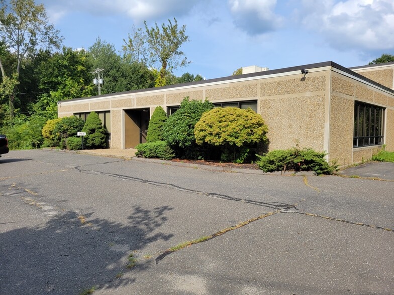 More Photos Of 85 Turnpike Dr, Waterbury Flex For Lease