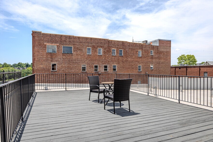 More Photos Of 217 Broad St, Rome Storefront Retail Residential For Sale