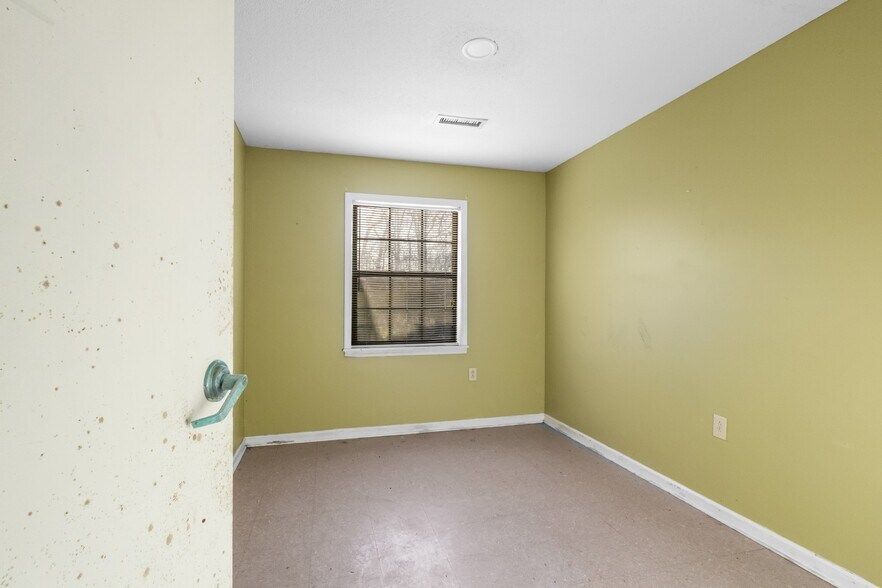 More Photos Of 2425 Highway 41A Byp, Clarksville Light Distribution For Sale