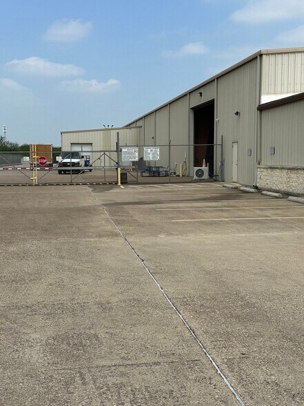 More Photos Of 8316 Lone Tree Rd, Victoria Industrial For Lease