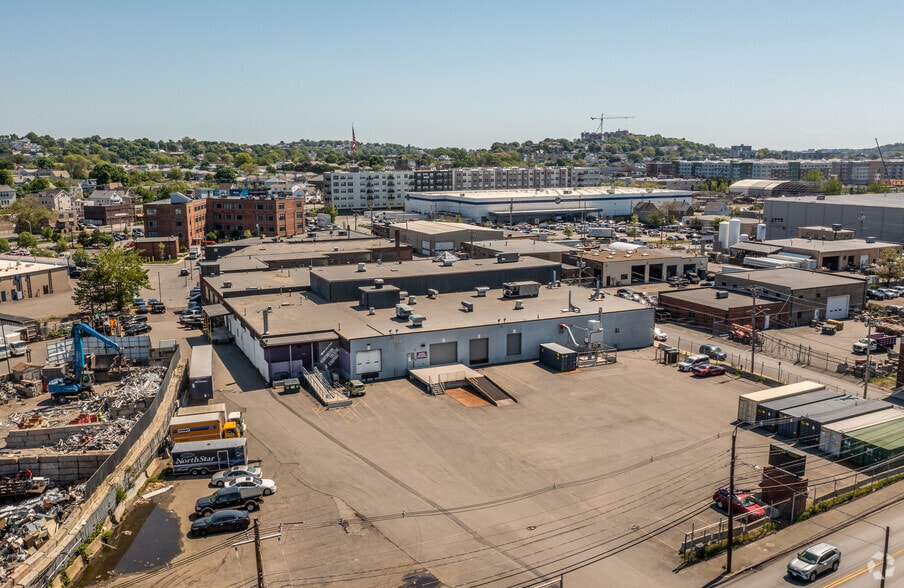 More Photos Of 44-48 Garden St, Everett Warehouse For Lease