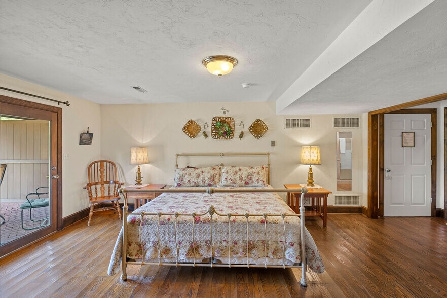 More Photos Of 40 Hospital Rd, Gettysburg Hotel For Sale