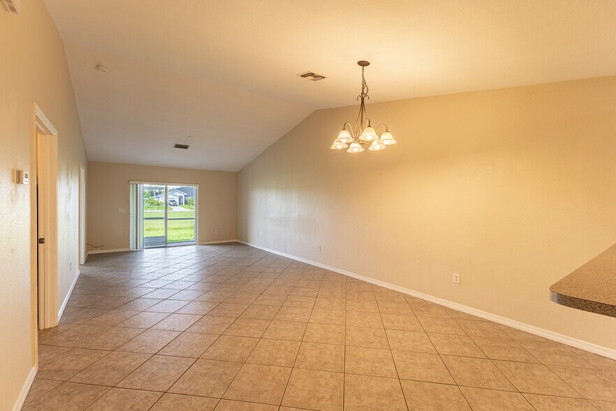 More Photos Of 717 SE 8th St, Cape Coral Apartments For Sale
