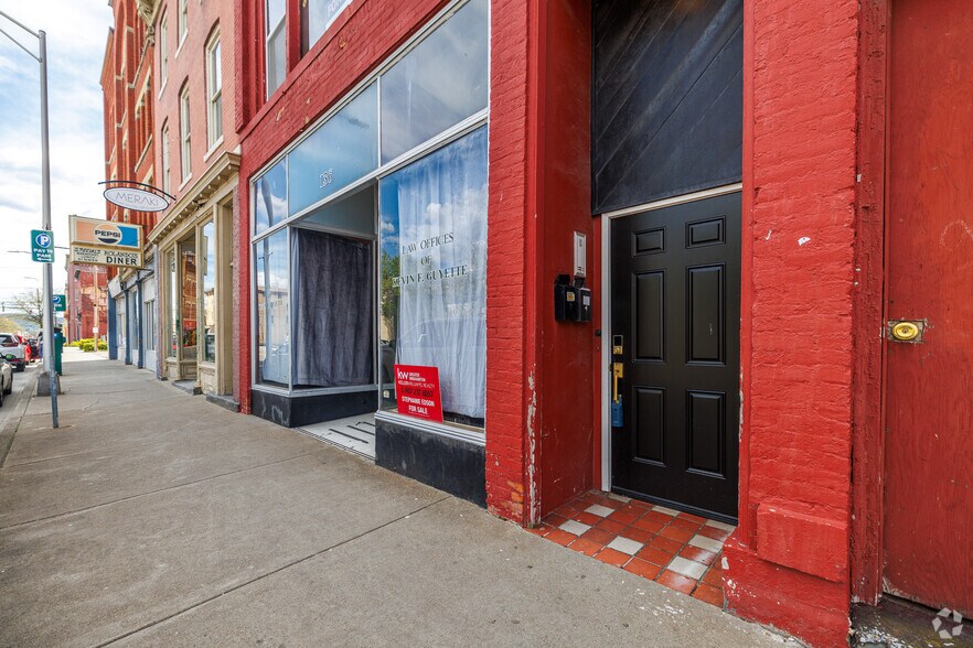 More Photos Of 136 Court St, Binghamton Apartments For Sale