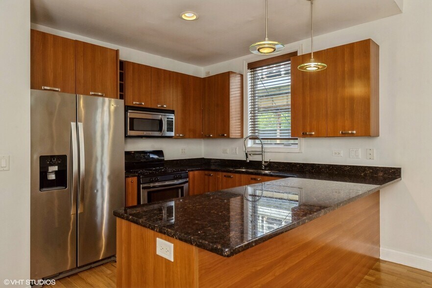 More Photos Of 4012 S Indiana Ave, Chicago Apartments For Sale