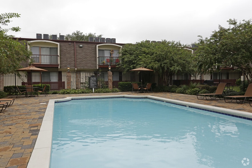 More Photos Of 1901 Lafayette St, Gretna Apartments For Sale