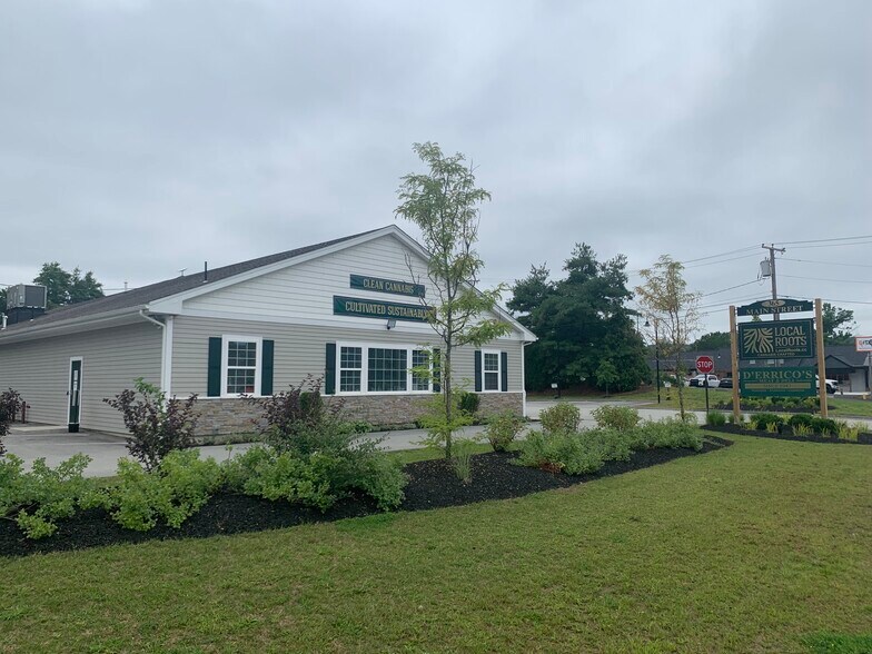 More Photos Of 365 Main St, Sturbridge Storefront For Sale