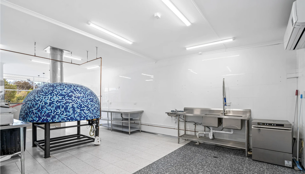 More Photos Of 152-154 Lakedge Ave, Berkeley Vale Storefront For Lease